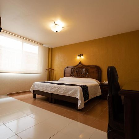 Hotel HC Celaya  Buitenkant foto