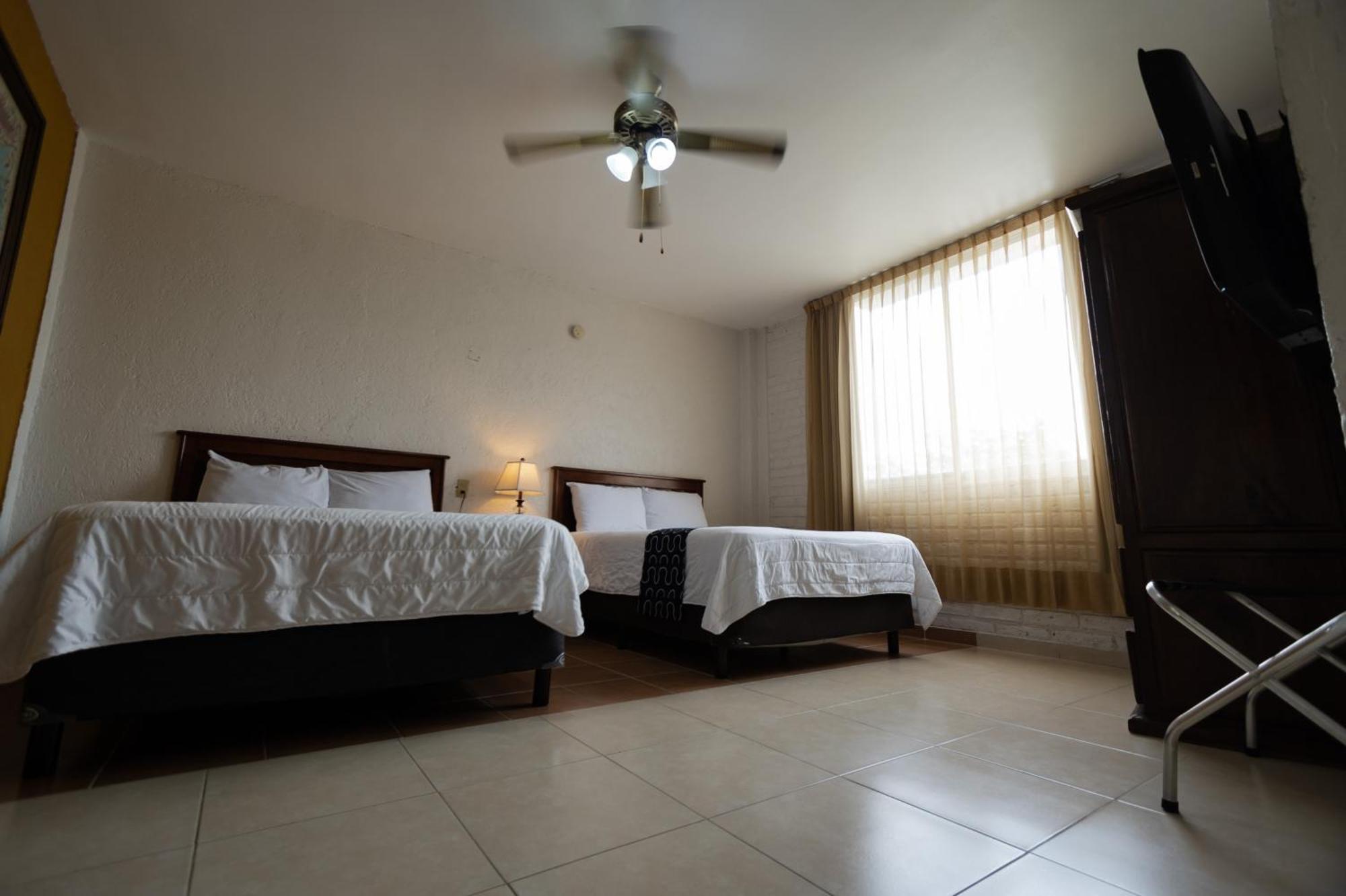 Hotel HC Celaya  Buitenkant foto