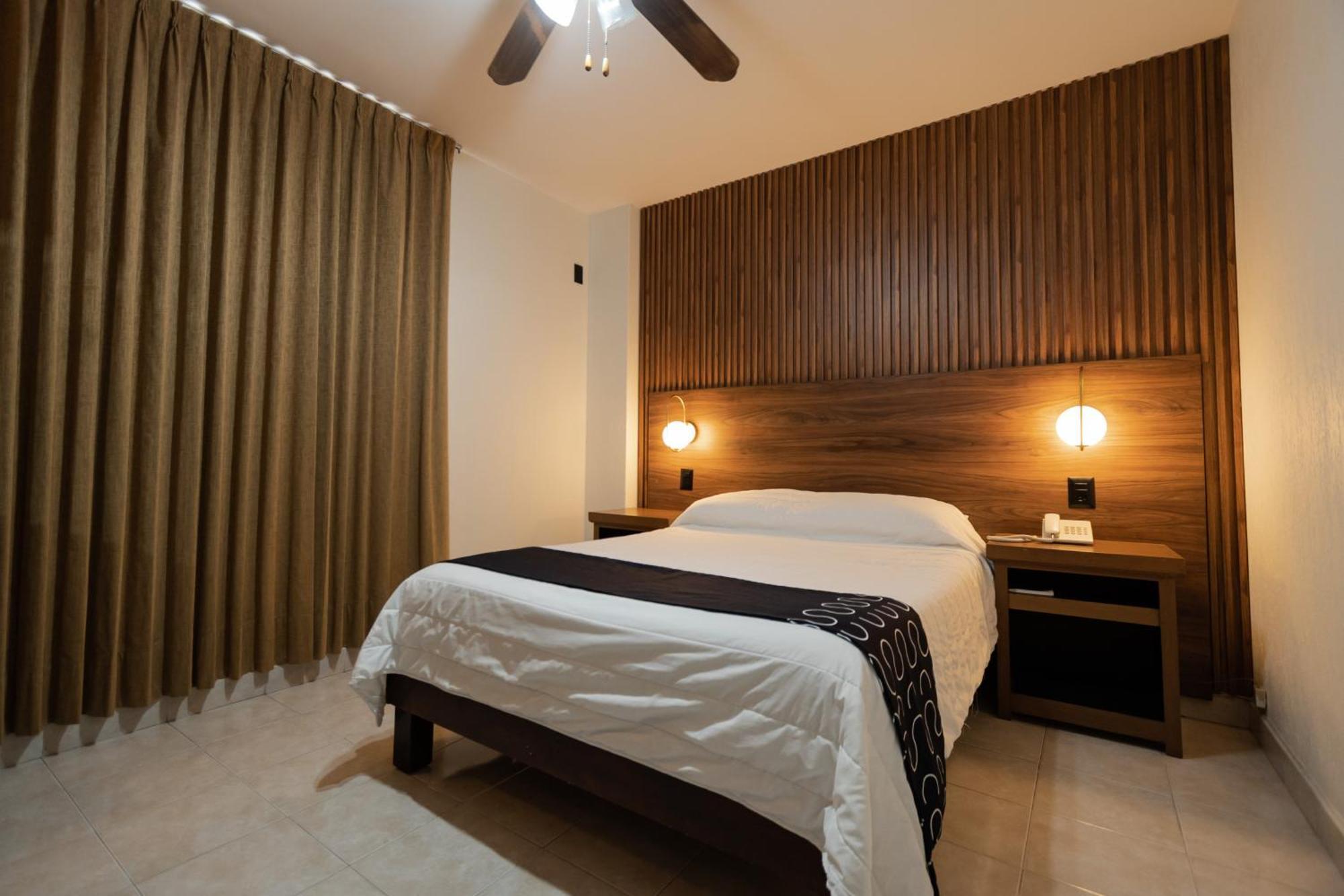 Hotel HC Celaya  Buitenkant foto