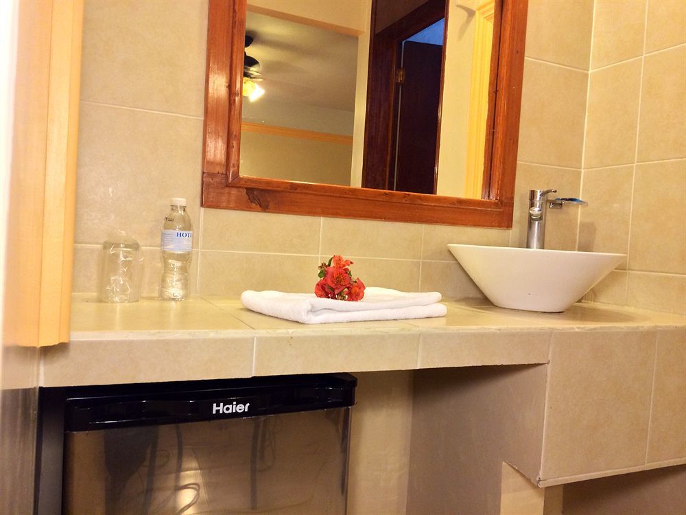 Hotel HC Celaya  Buitenkant foto