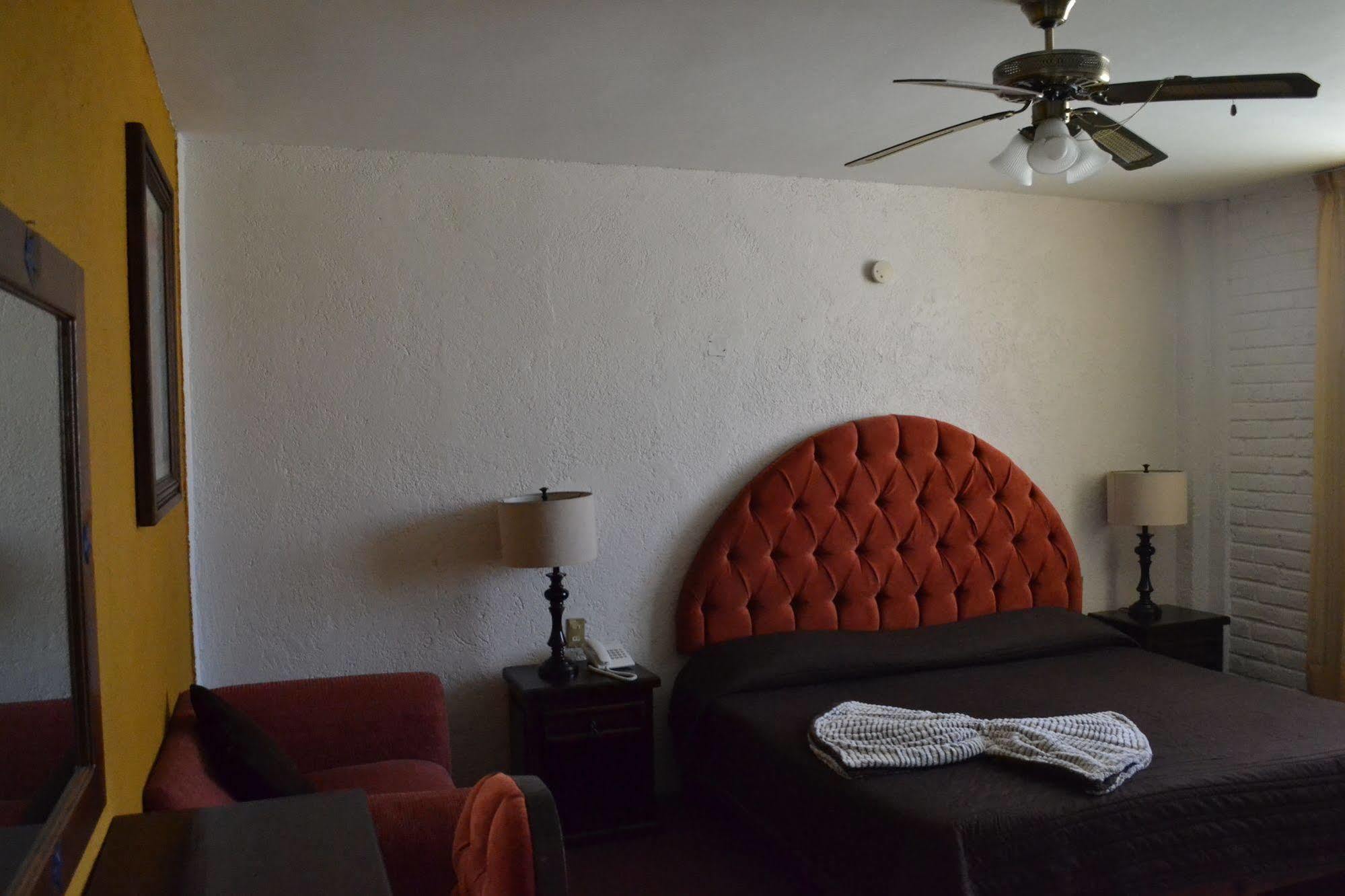 Hotel HC Celaya  Buitenkant foto