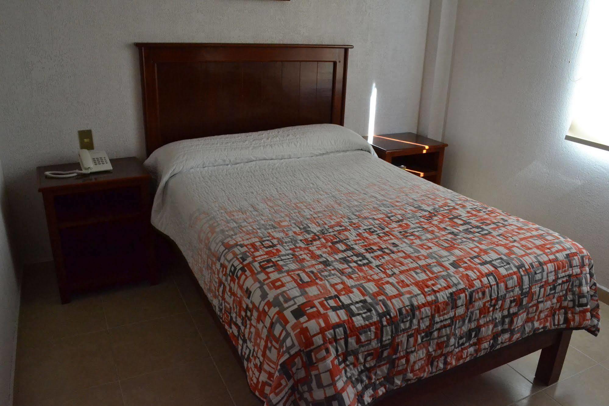 Hotel HC Celaya  Buitenkant foto