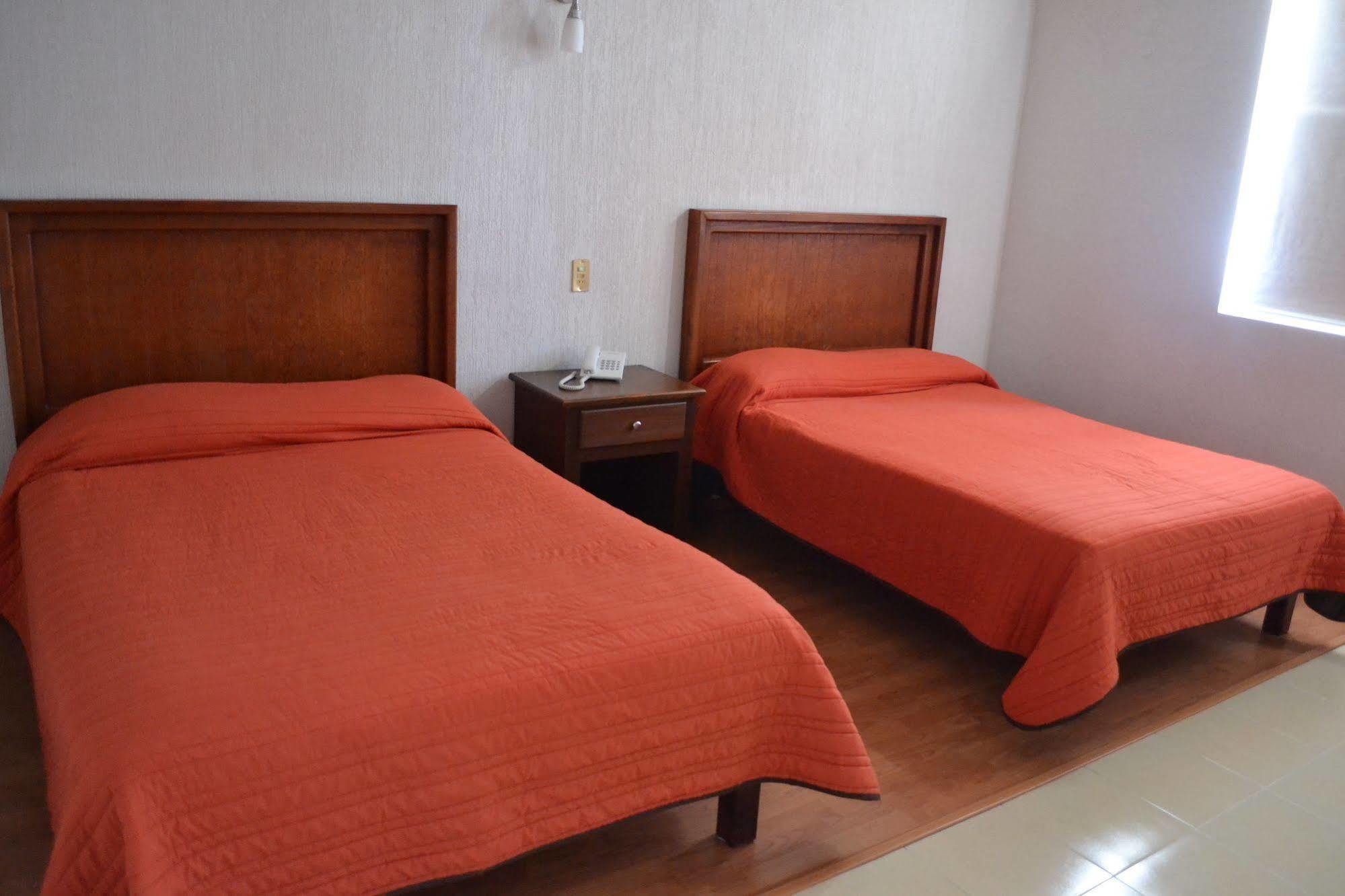 Hotel HC Celaya  Buitenkant foto